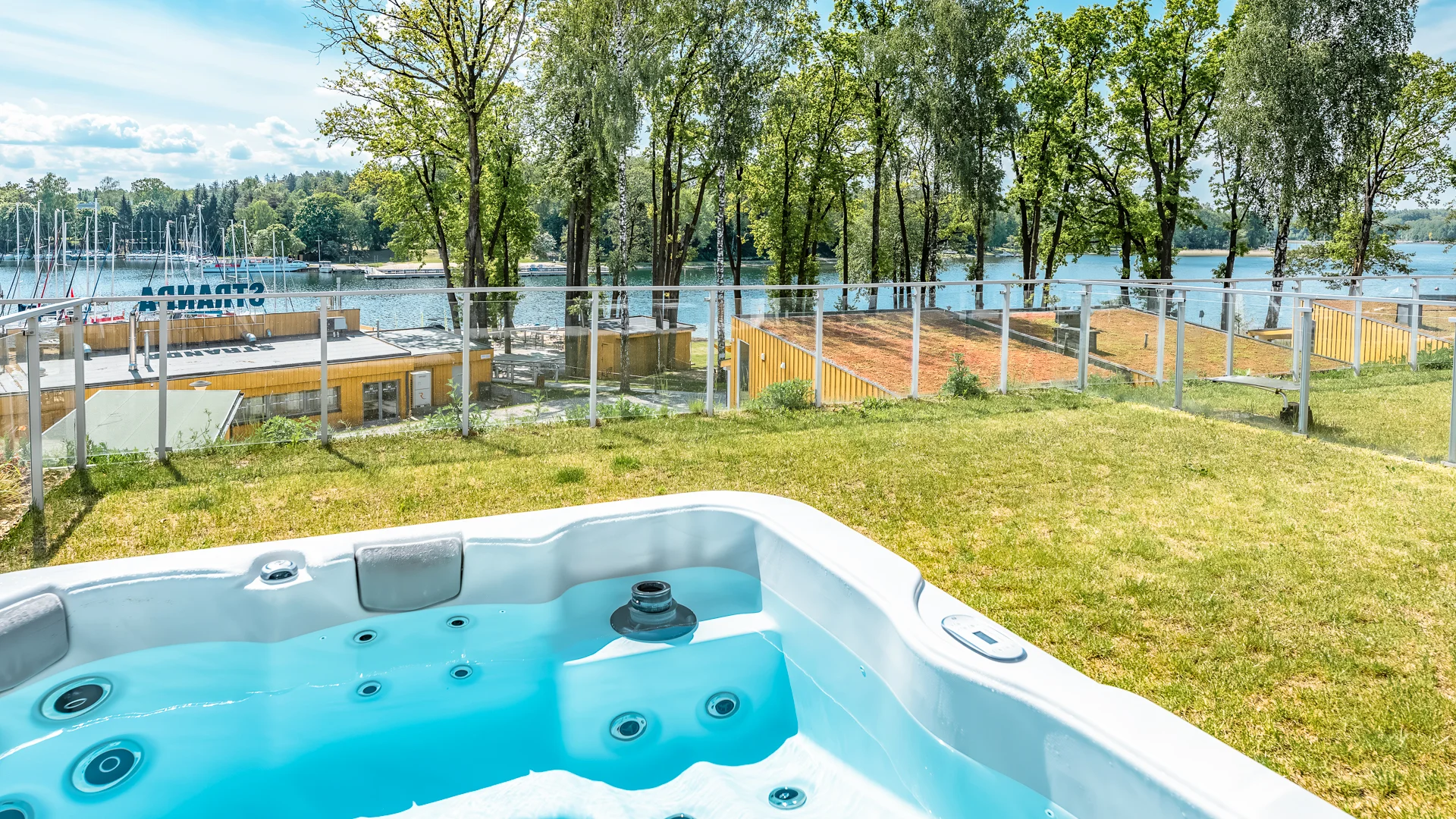 Z jacuzzi na tarasie (B102)